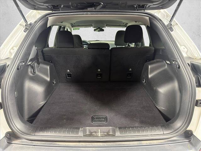 Used 2019 Jeep Cherokee Latitude w/ Popular Appearance Group FWD image 18