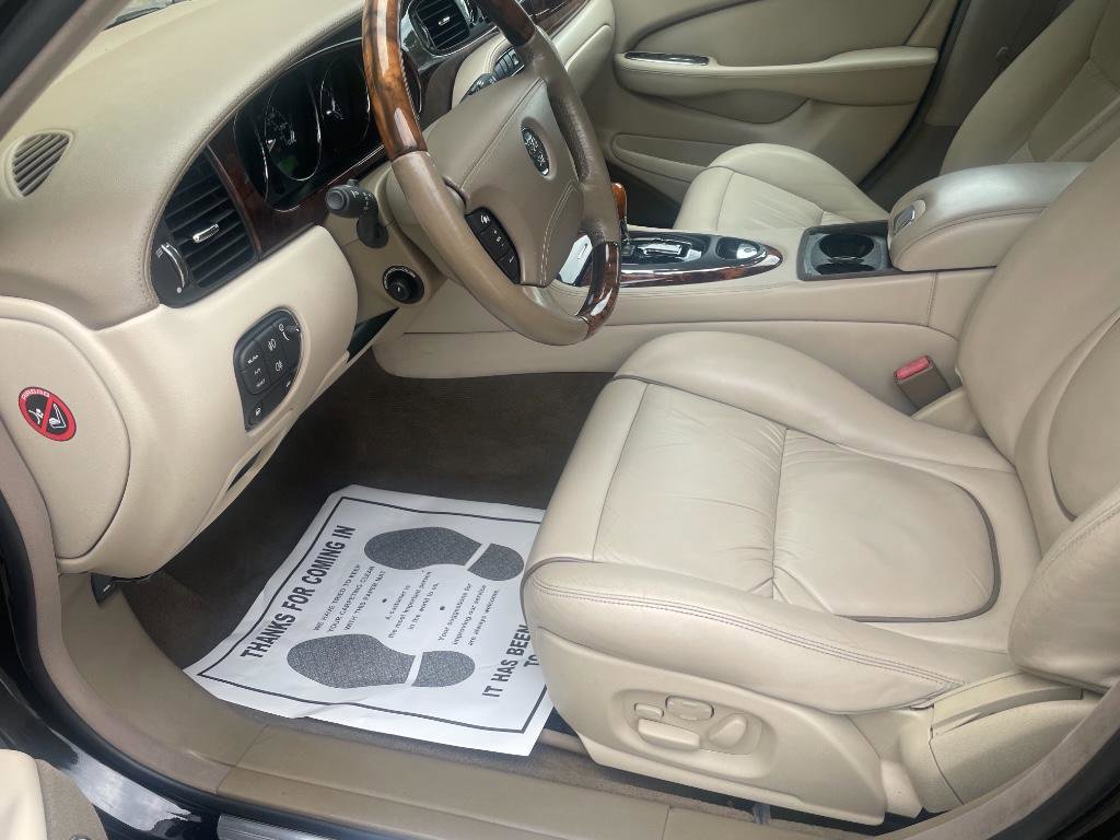 Used 2004 Jaguar XJ8 XJ8 Vanden Plas image 13