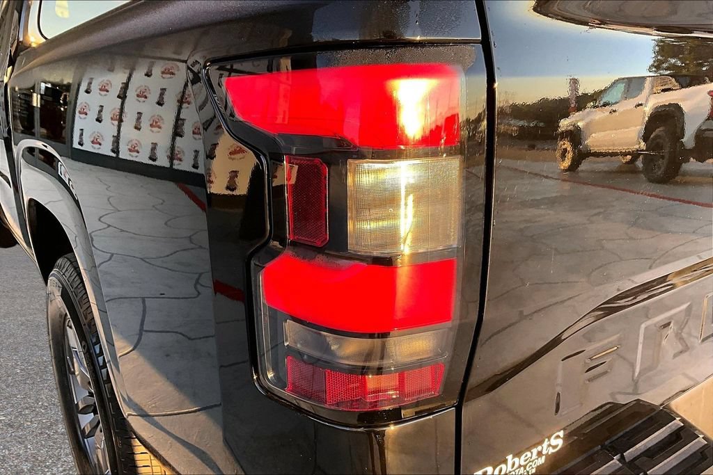 Used 2025 Nissan Frontier SV RWD image 22