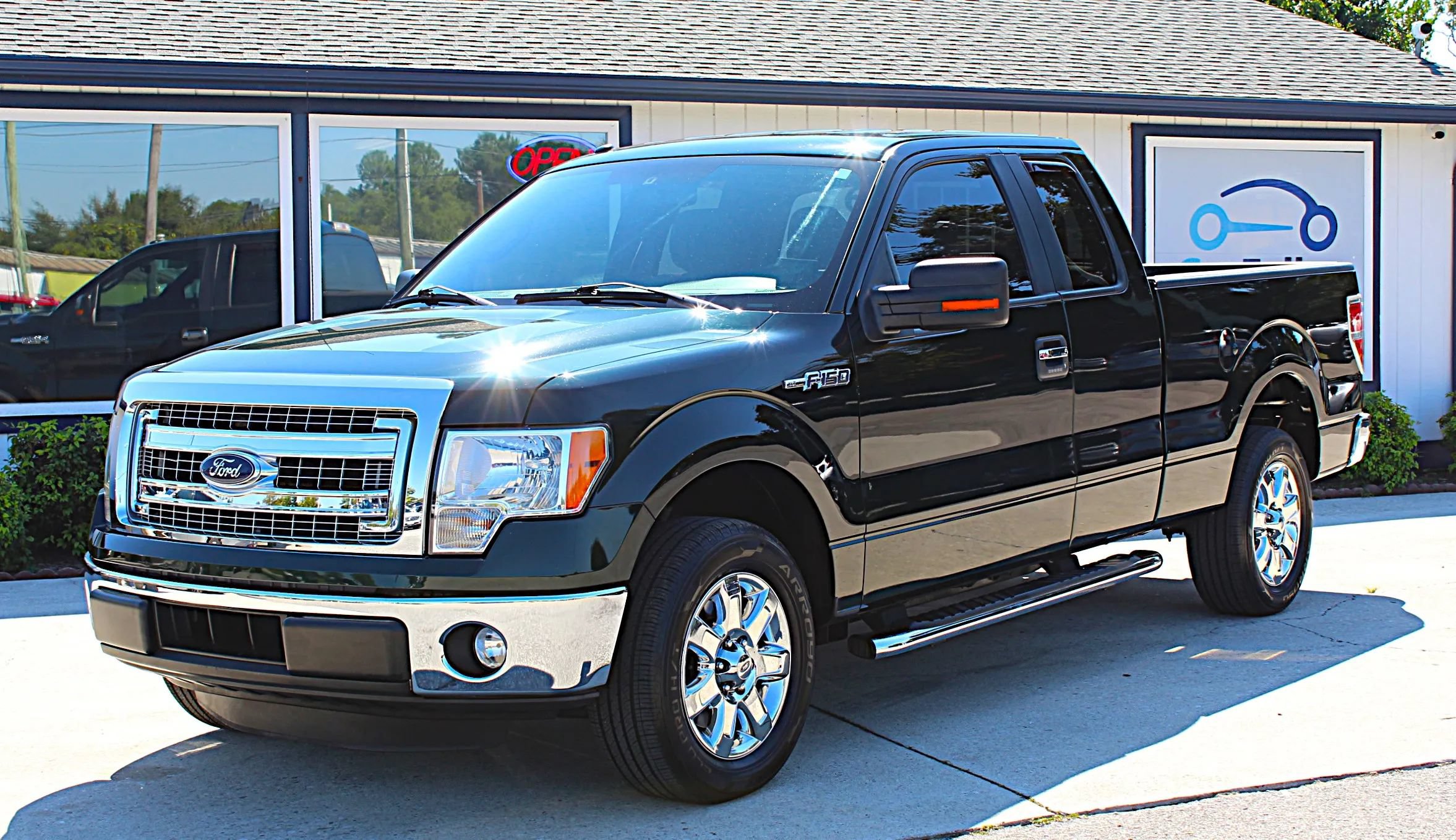 Used 2014 Ford F150 XLT w/ XLT Chrome Package RWD image 1