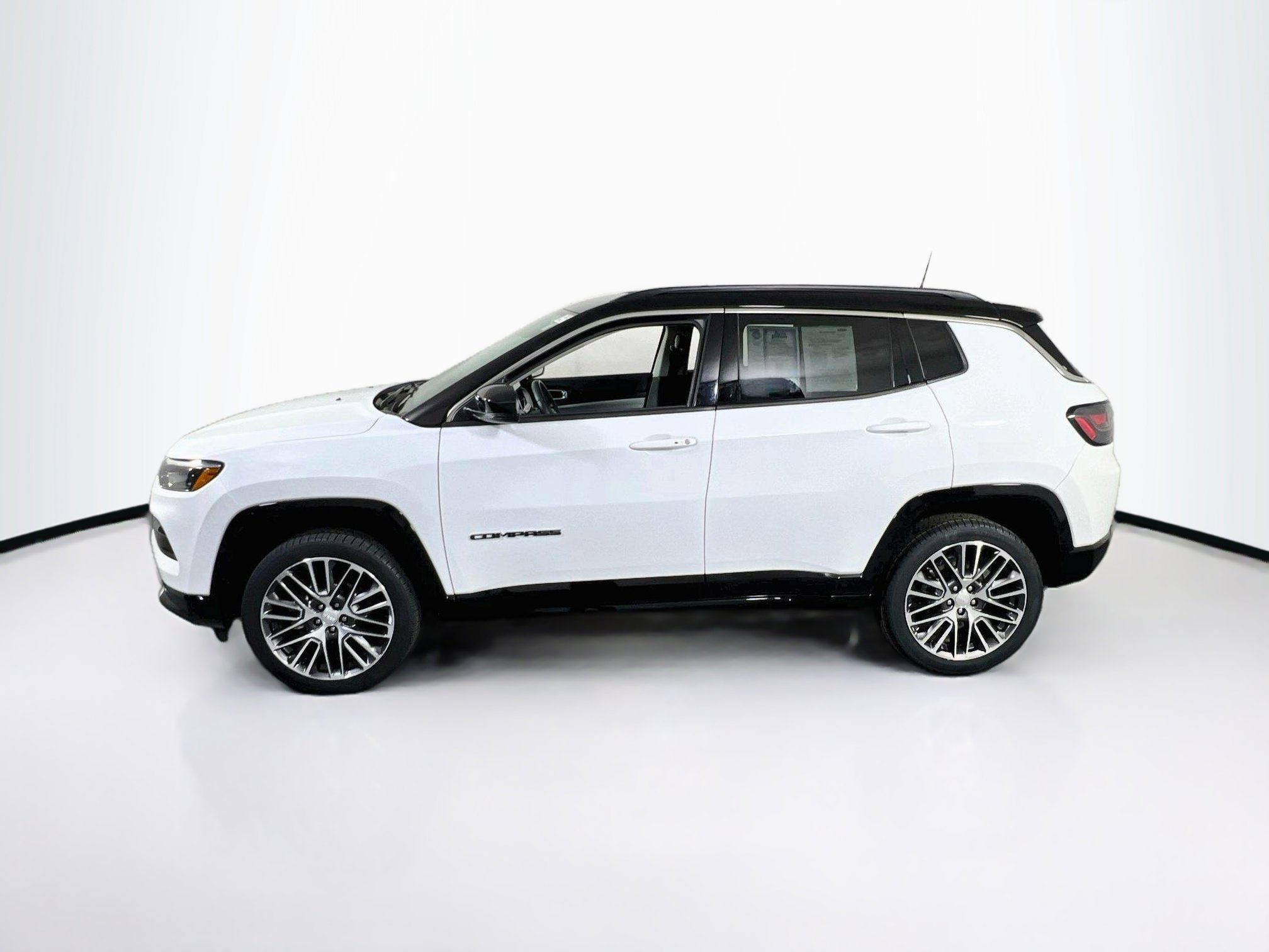 Used 2022 Jeep Compass Limited w/ Elite Group AWD/4WD image 8