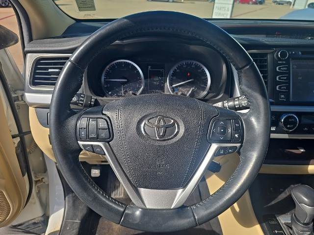 Used 2019 Toyota Highlander FWD V6 image 14
