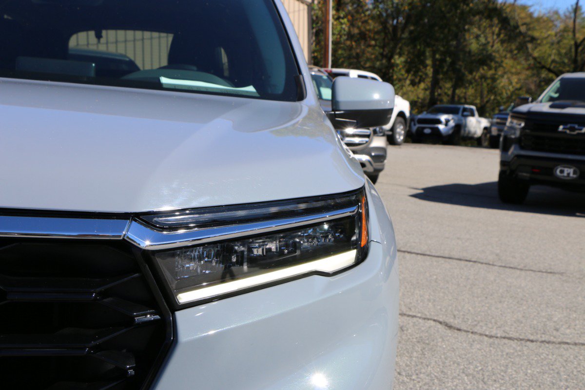 Used 2025 Honda Pilot Touring image 13