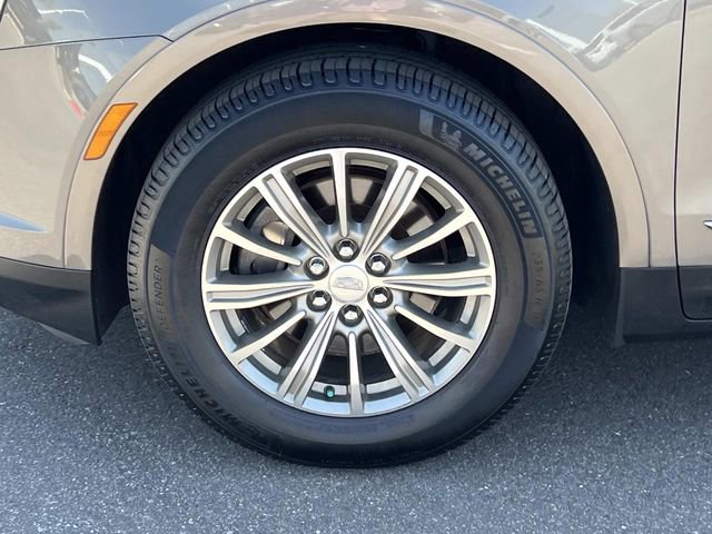 Used 2017 Cadillac XT5 Luxury w/ Driver Awareness Package AWD/4WD image 8