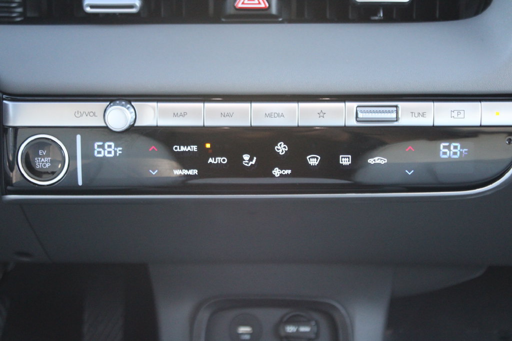 Used 2024 Hyundai Ioniq 5 Limited AWD/4WD image 22