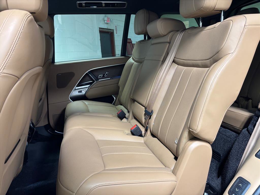 Used 2025 Land Rover Range Rover Long Wheelbase SE image 25