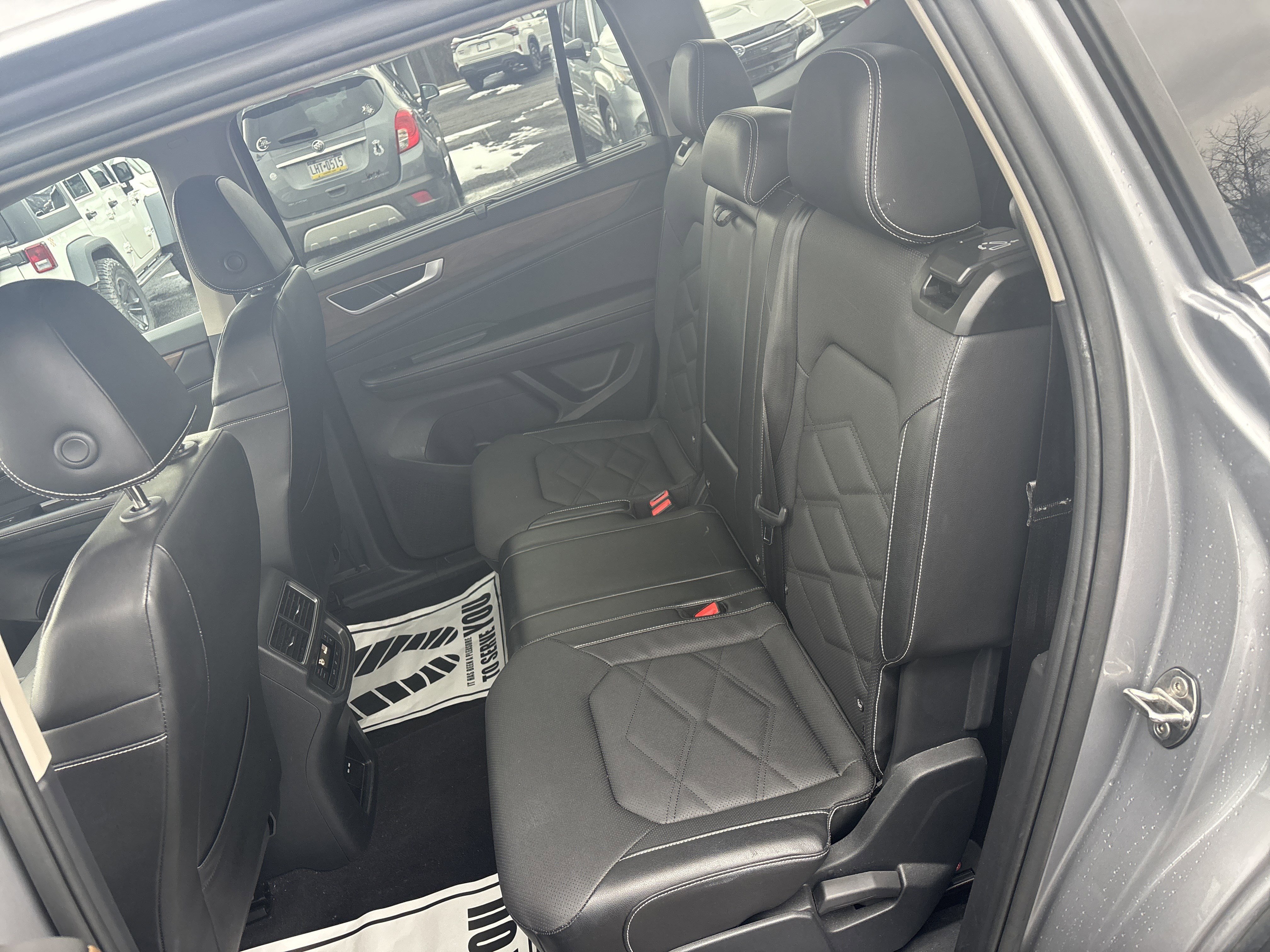 Used 2024 Volkswagen Atlas SE image 13