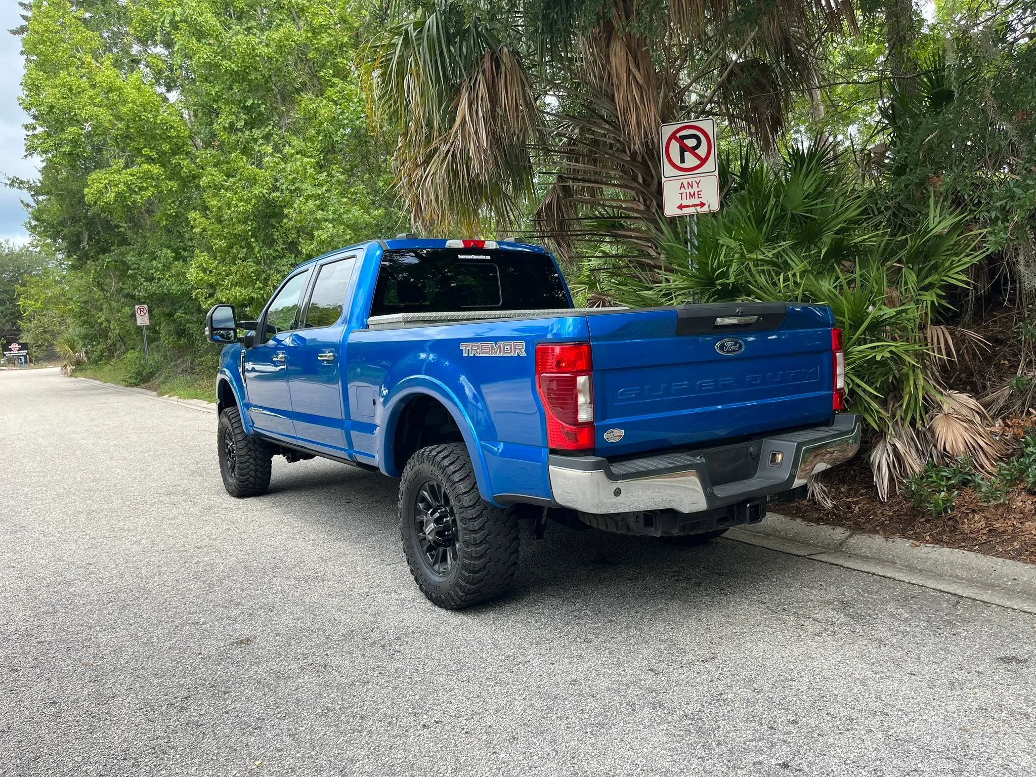 Used 2021 Ford F250 Lariat w/ Tremor Off-Road Package AWD/4WD image 9