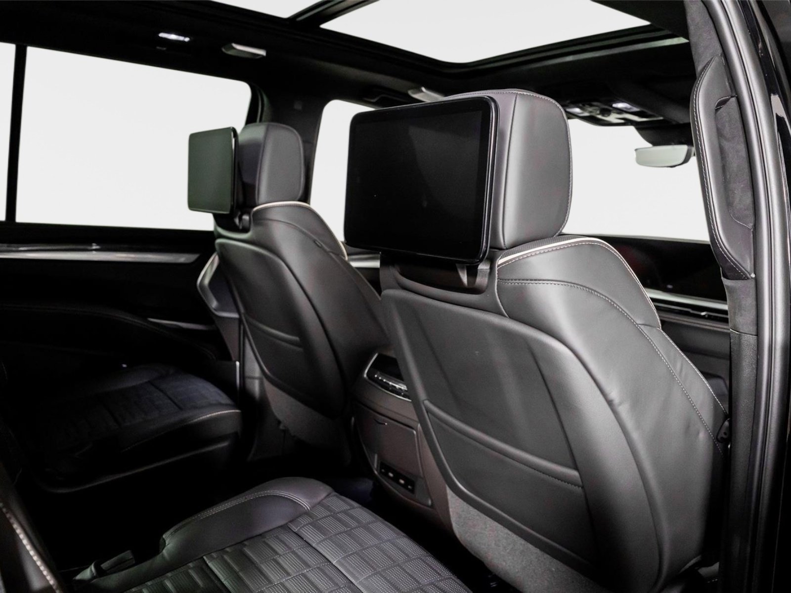 Used 2026 Cadillac Escalade V w/ LPO, Floor Liner Package image 56