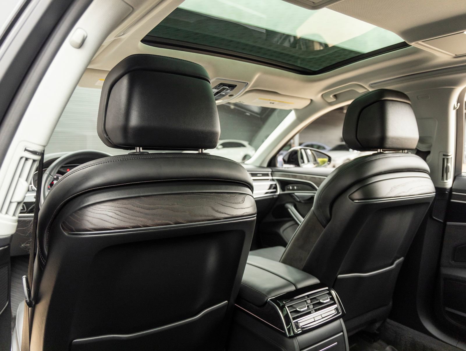 Used 2022 Audi A8 L 3.0T image 29