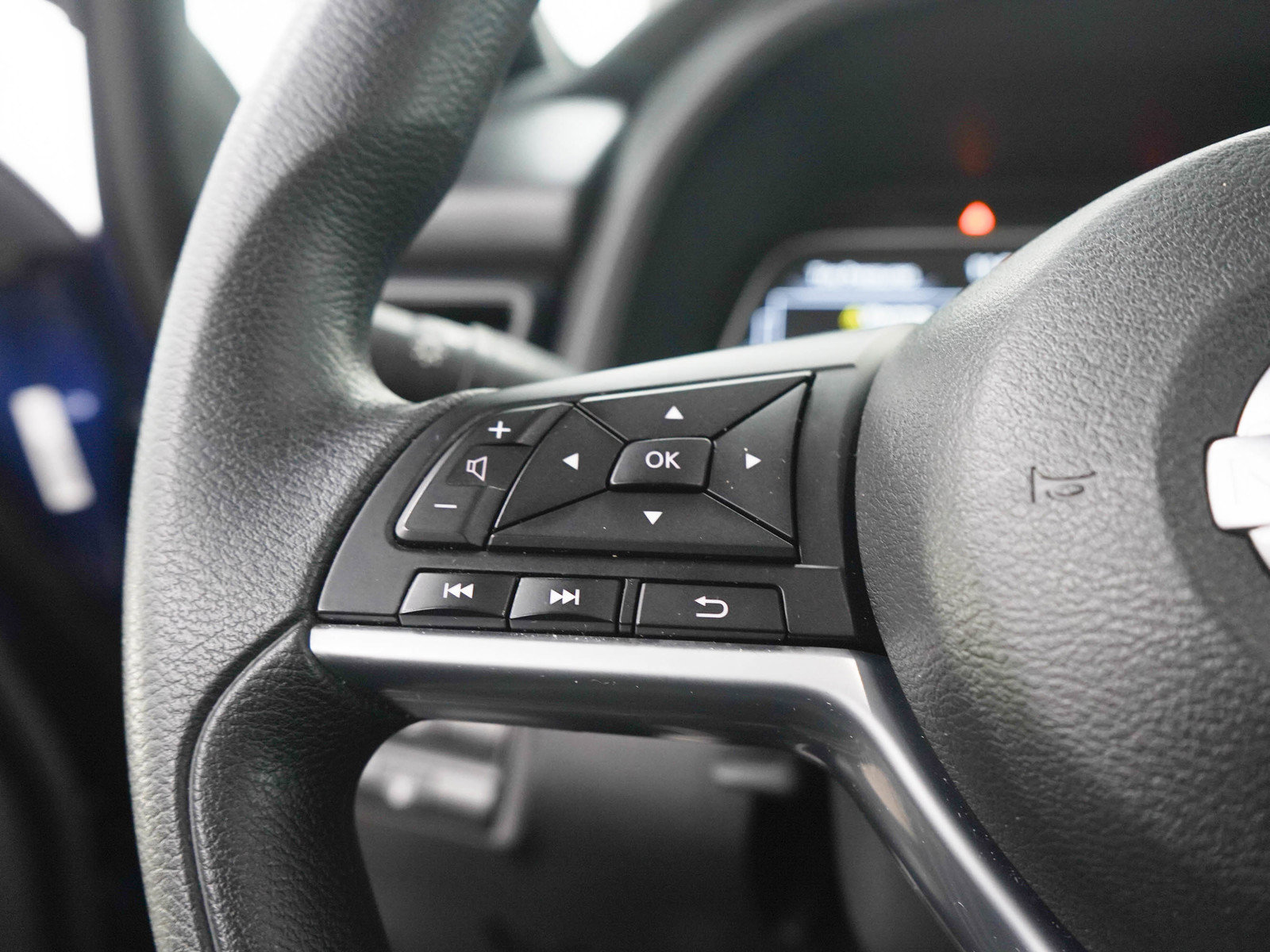 Used 2025 Nissan Leaf S FWD image 22