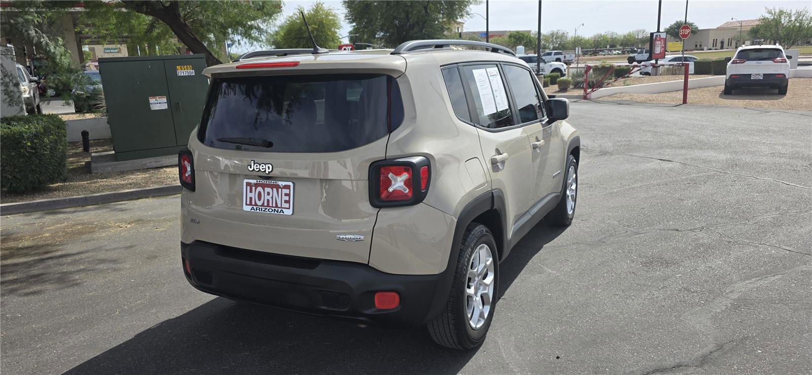 Used 2016 Jeep Renegade Latitude FWD image 12
