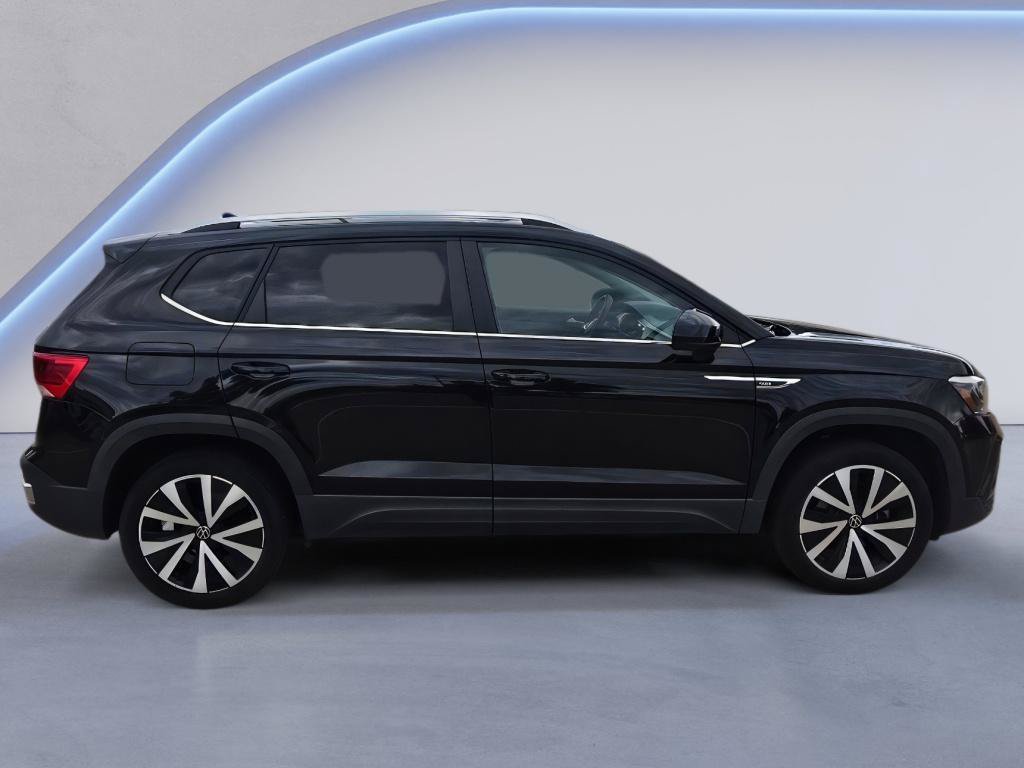Used 2023 Volkswagen Taos SE w/ Panoramic Sunroof Package FWD image 7
