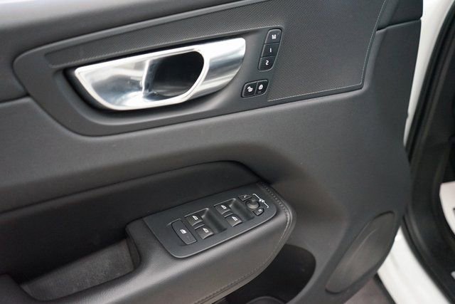 Used 2023 Volvo XC60 B5 Core image 27