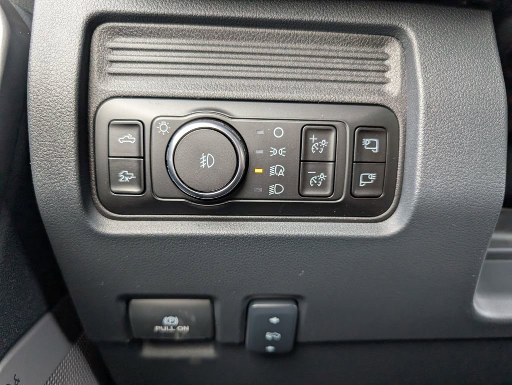 New 2026 Ford F250 Lariat w/ Black Appearance Package image 15