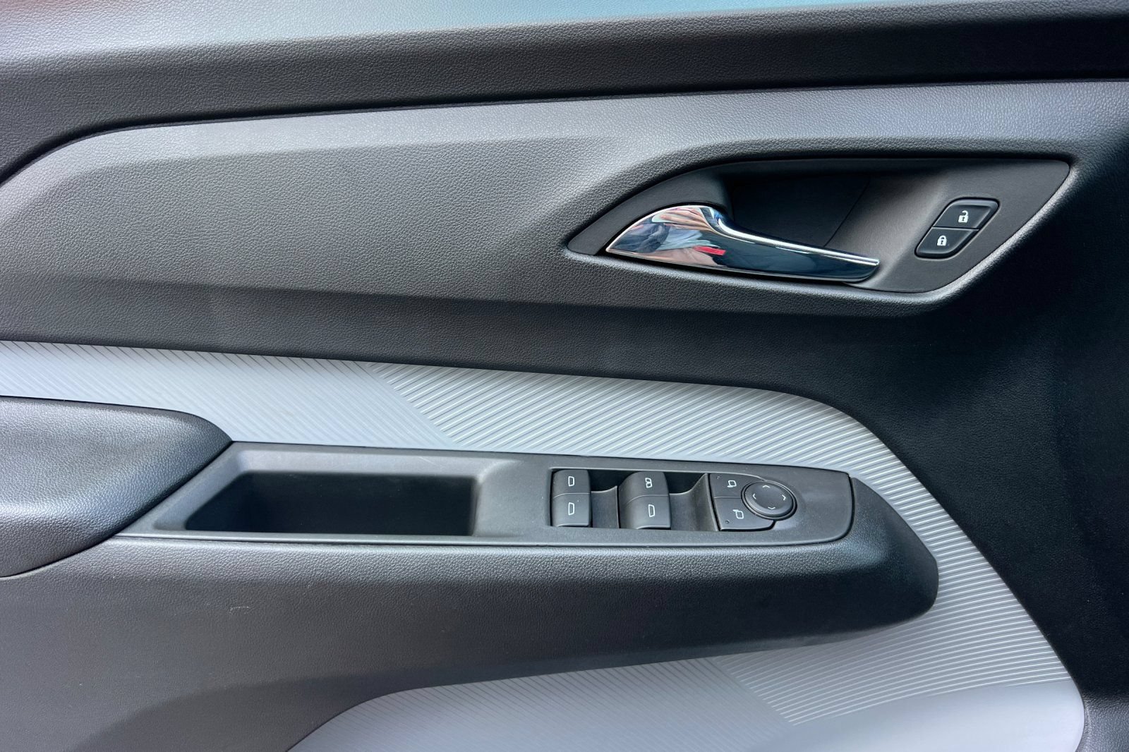 Used 2027 Chevrolet Bolt LT w/ Comfort Package FWD image 12