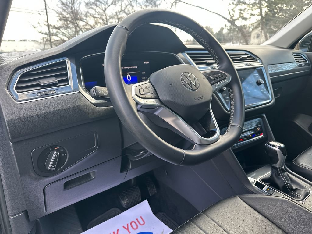 Used 2022 Volkswagen Tiguan SE w/ Panoramic Sunroof Package image 6