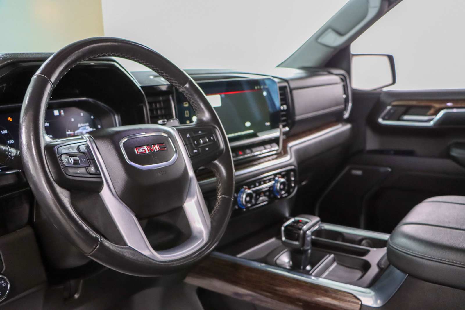 Used 2023 GMC Sierra 1500 Elevation w/ Preferred Package image 26