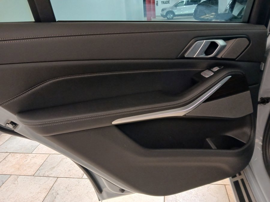 Used 2024 BMW X7 xDrive40i w/ M Sport Package image 25