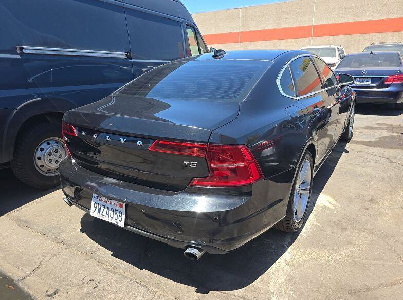 Used 2018 Volvo S90 T5 Momentum w/ Convenience Package FWD image 4