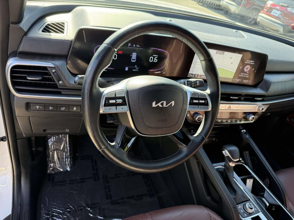 Used 2024 Kia Telluride EX w/ EX Captain's Chair Package AWD/4WD image 2