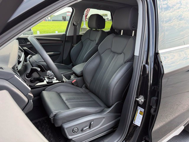 Used 2025 Audi Q5 2.0T Premium Plus w/ Premium Plus Package AWD/4WD image 11