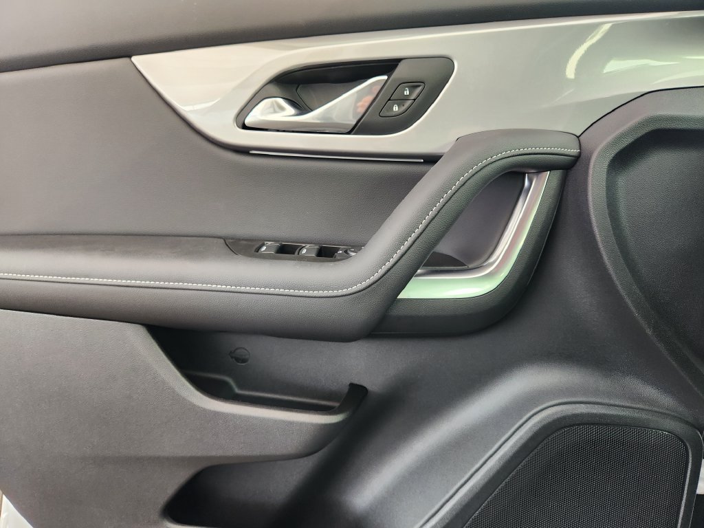 New 2026 Chevrolet Blazer LT w/ Midnight/Sport Edition FWD image 16