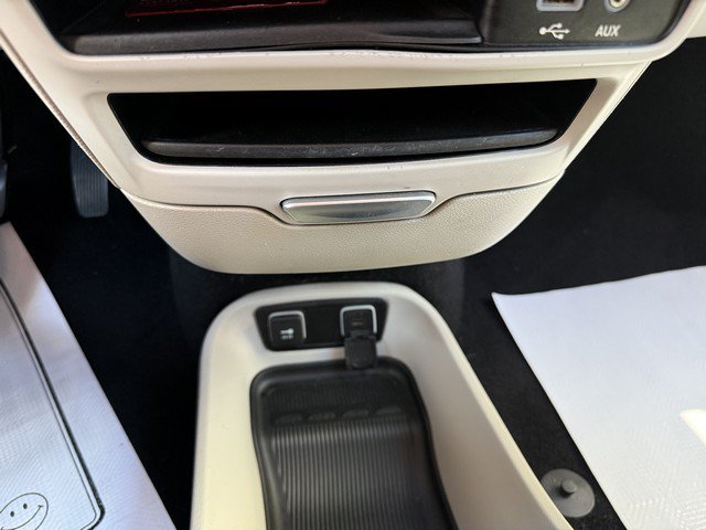 Used 2017 Chrysler Pacifica Touring-L FWD image 35