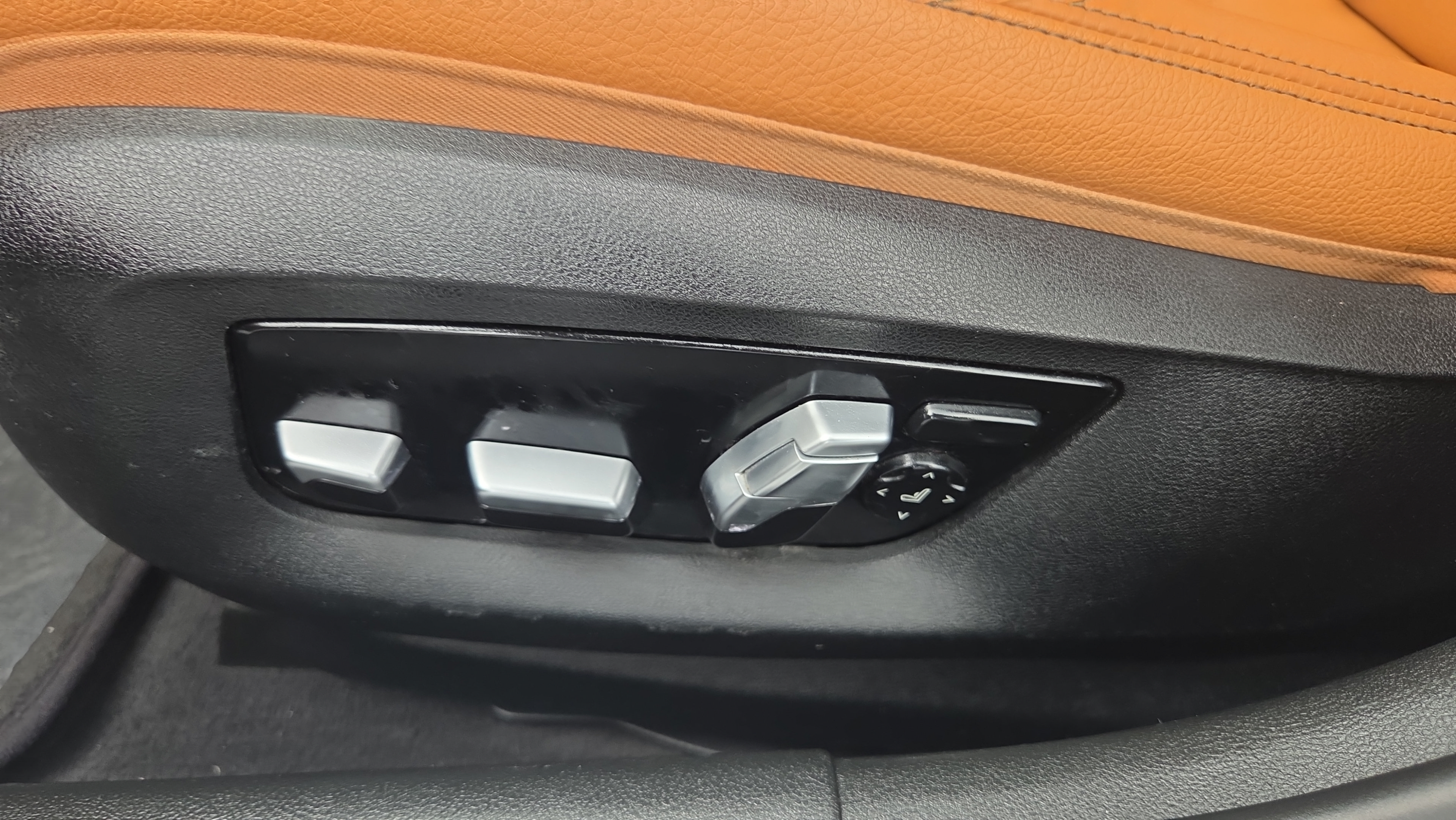 Used 2018 BMW 540i w/ M Sport Package RWD image 10