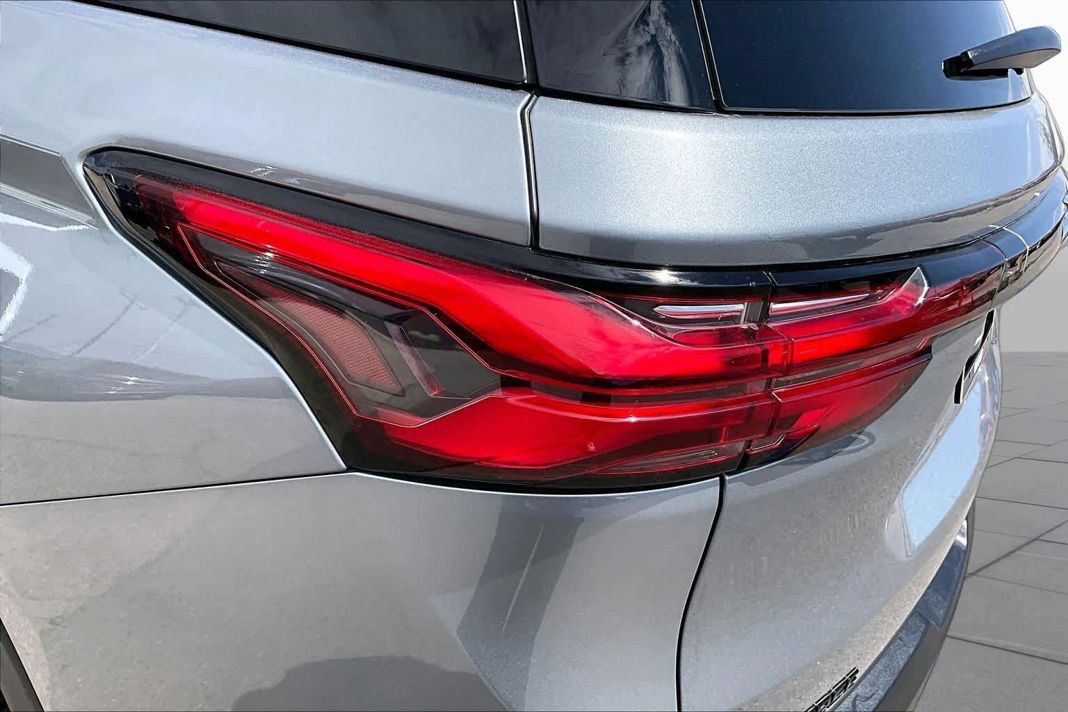 Used 2023 Chevrolet Traverse RS w/ LPO, Floor Liner Package FWD image 28