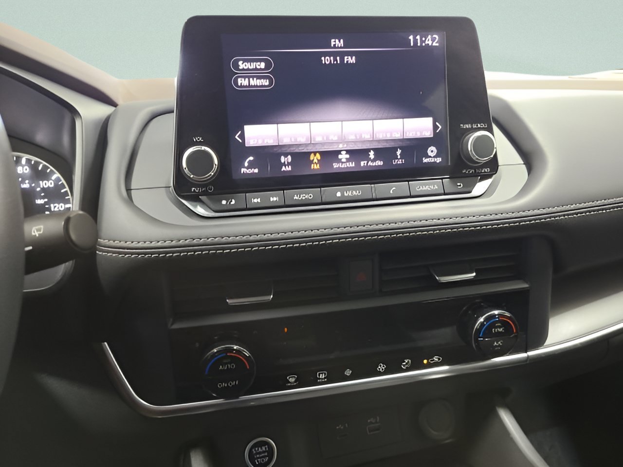 Used 2023 Nissan Rogue SV AWD/4WD image 28