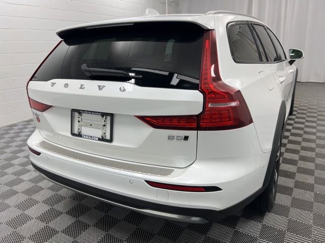 Used 2023 Volvo V60 B5 Cross Country Plus w/ Climate Package image 6
