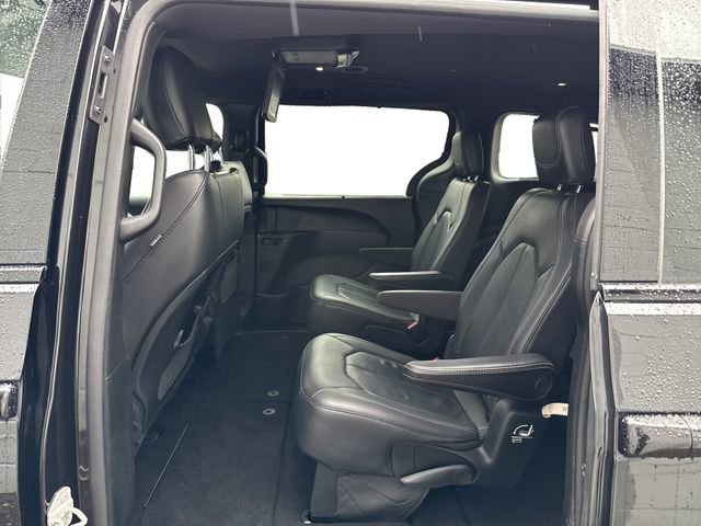 Used 2019 Chrysler Pacifica Touring-L w/ S Appearance Package image 11