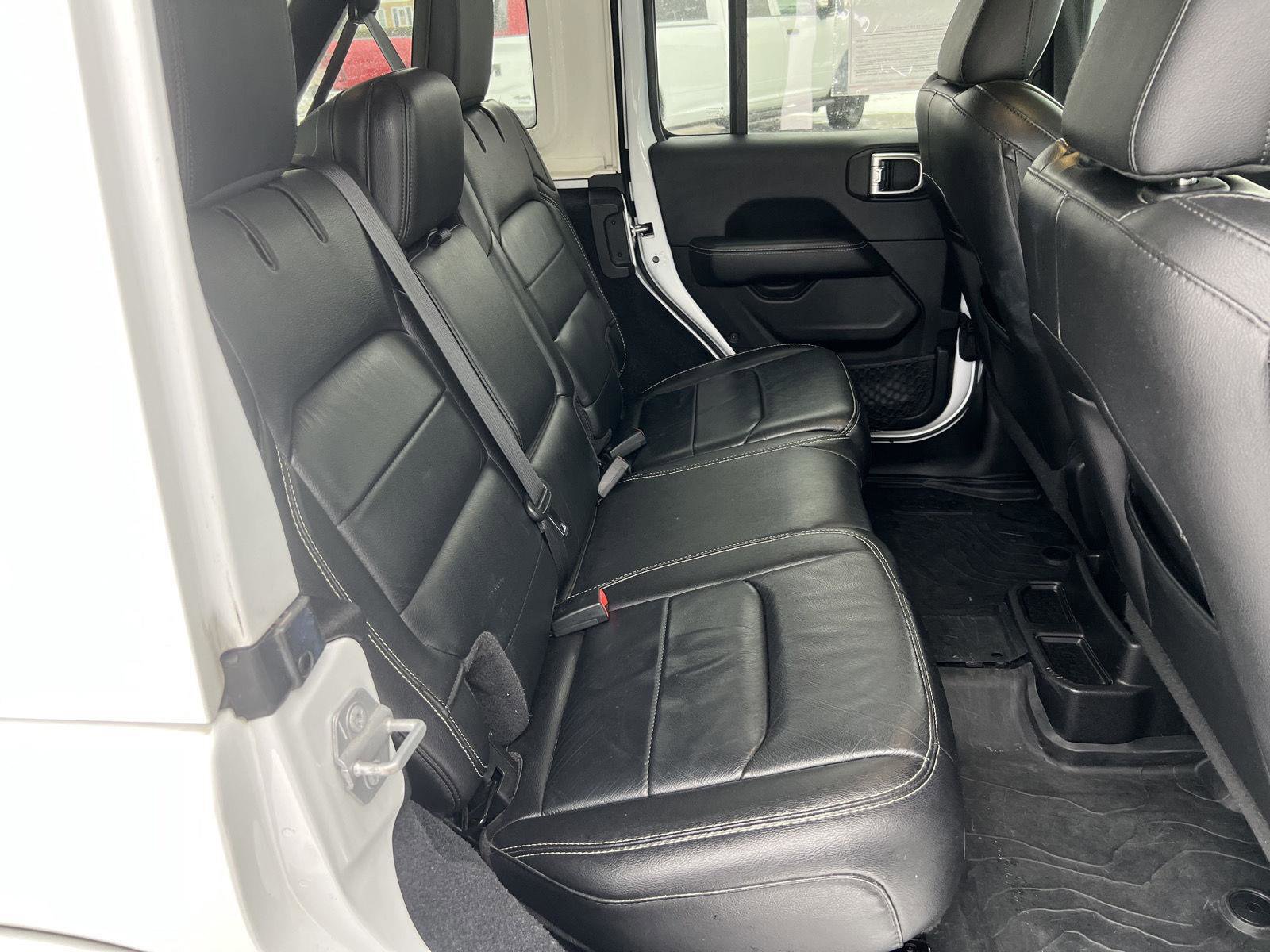 Used 2019 Jeep Wrangler Unlimited Sahara image 32