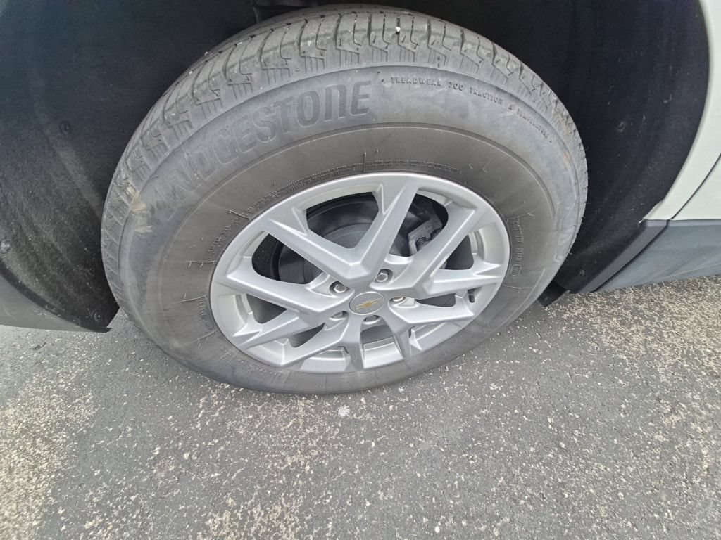 Used 2024 Chevrolet Equinox LT w/ LPO, Floor Liner Package AWD/4WD image 9