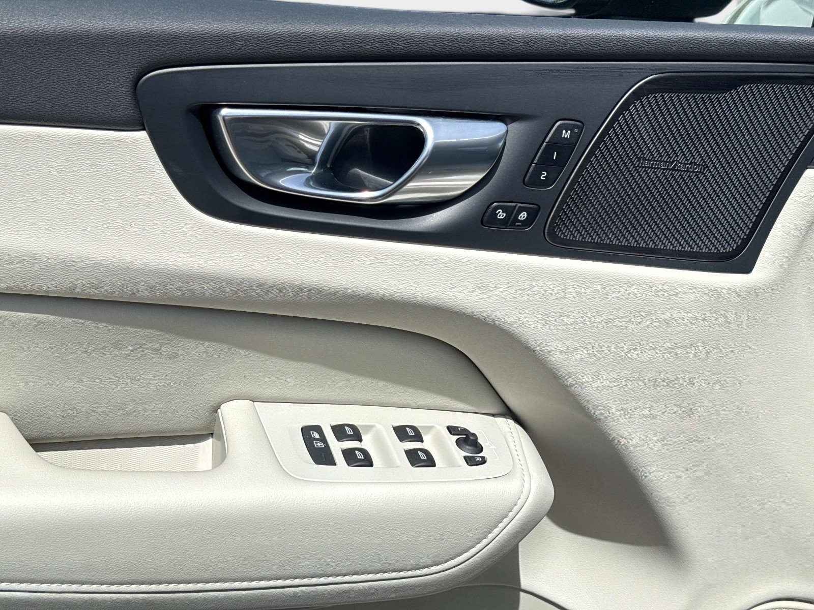 Used 2026 Volvo XC60 B5 Ultra w/ Protection Package Premier image 19