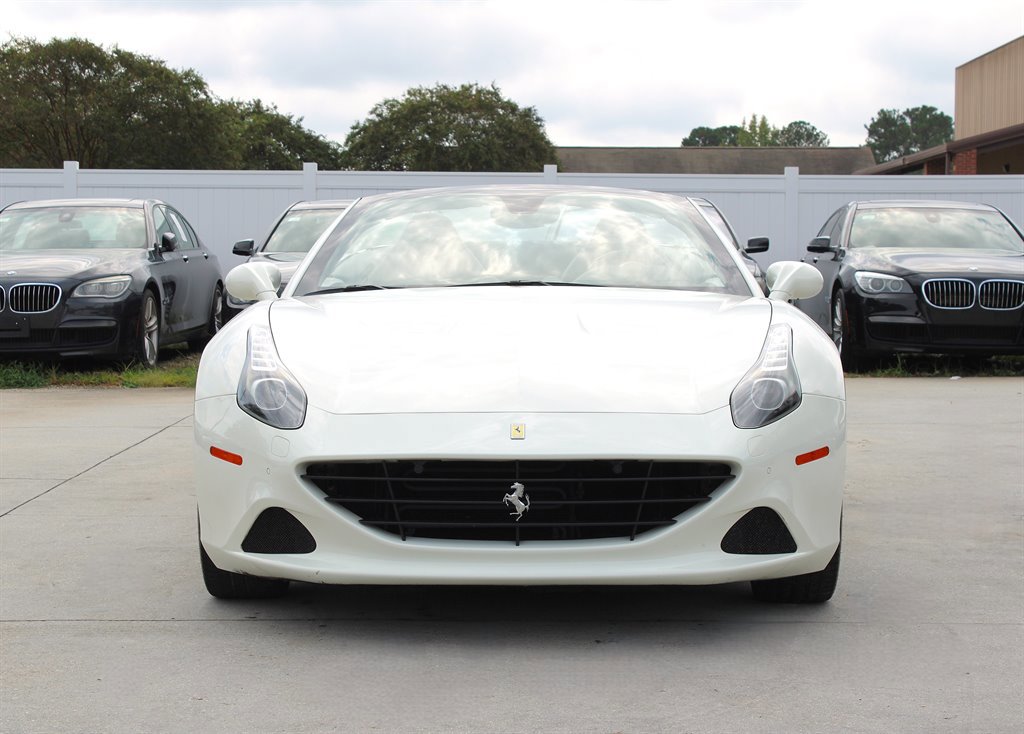 Used 2015 Ferrari California T RWD image 2