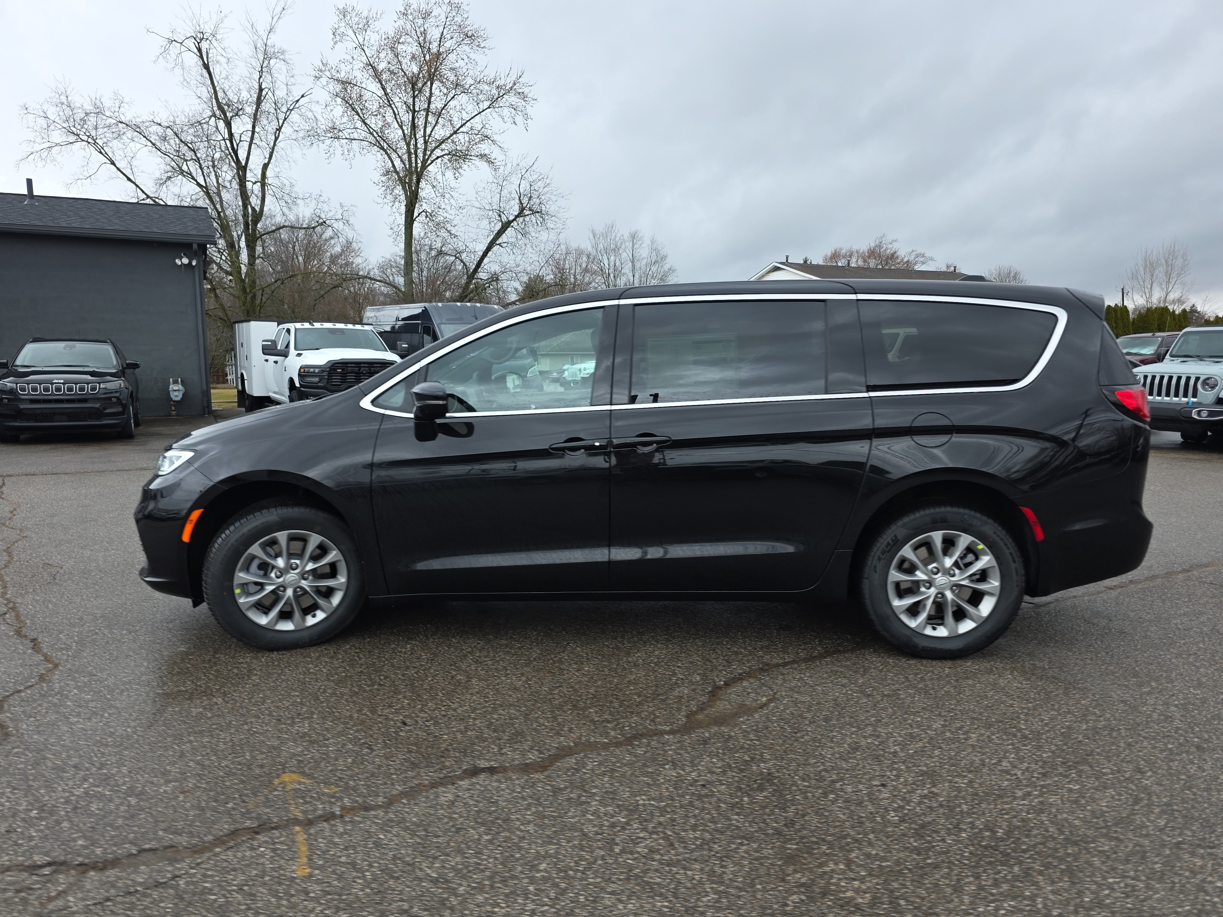 New 2026 Chrysler Pacifica Select AWD/4WD image 20