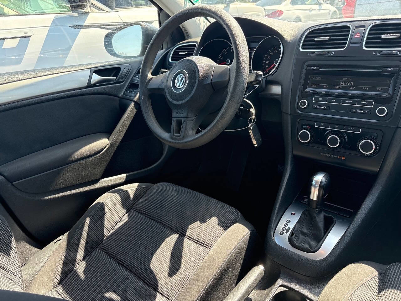 Used 2013 Volkswagen Golf 4-Door FWD image 30
