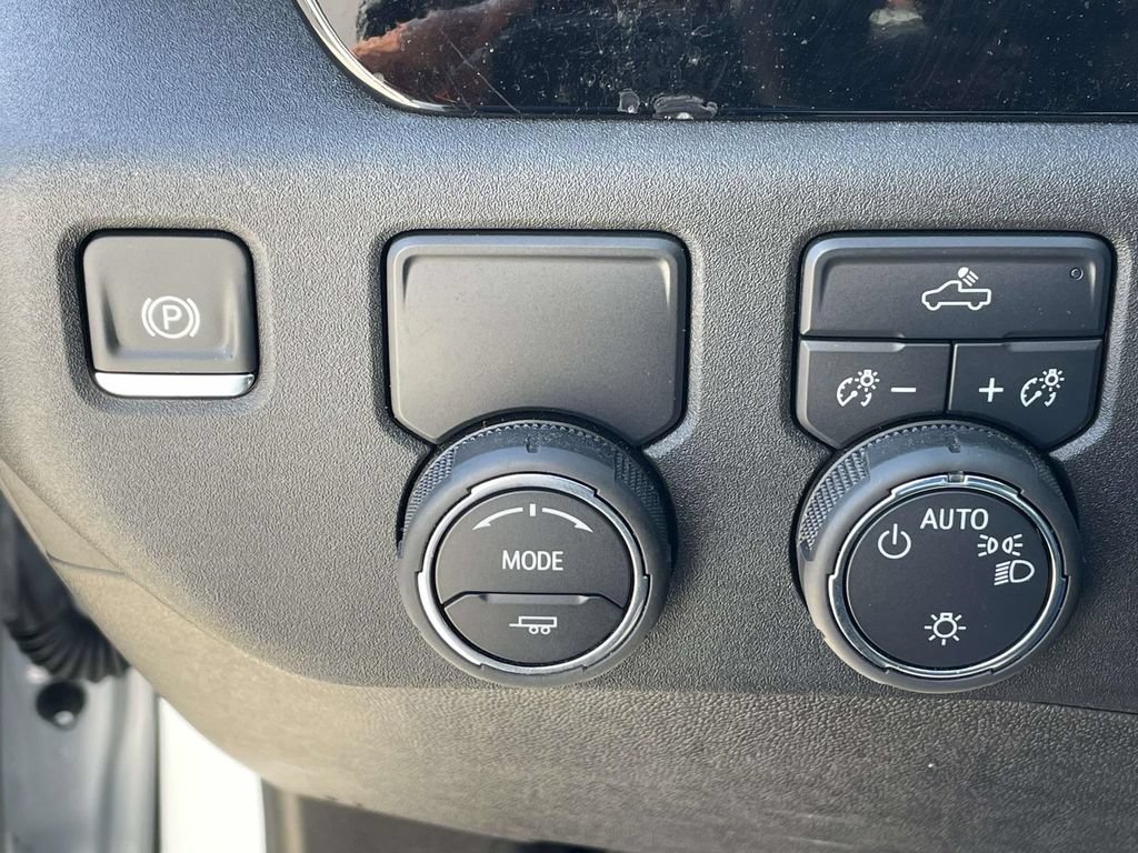 Used 2025 Chevrolet Silverado 1500 LT RWD image 19