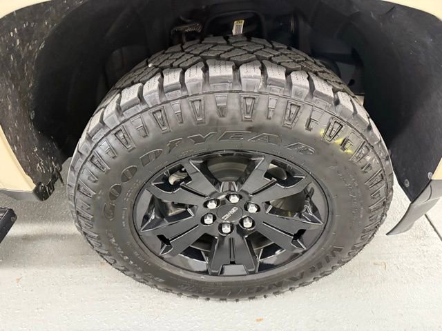 Used 2022 GMC Canyon AT4 image 4