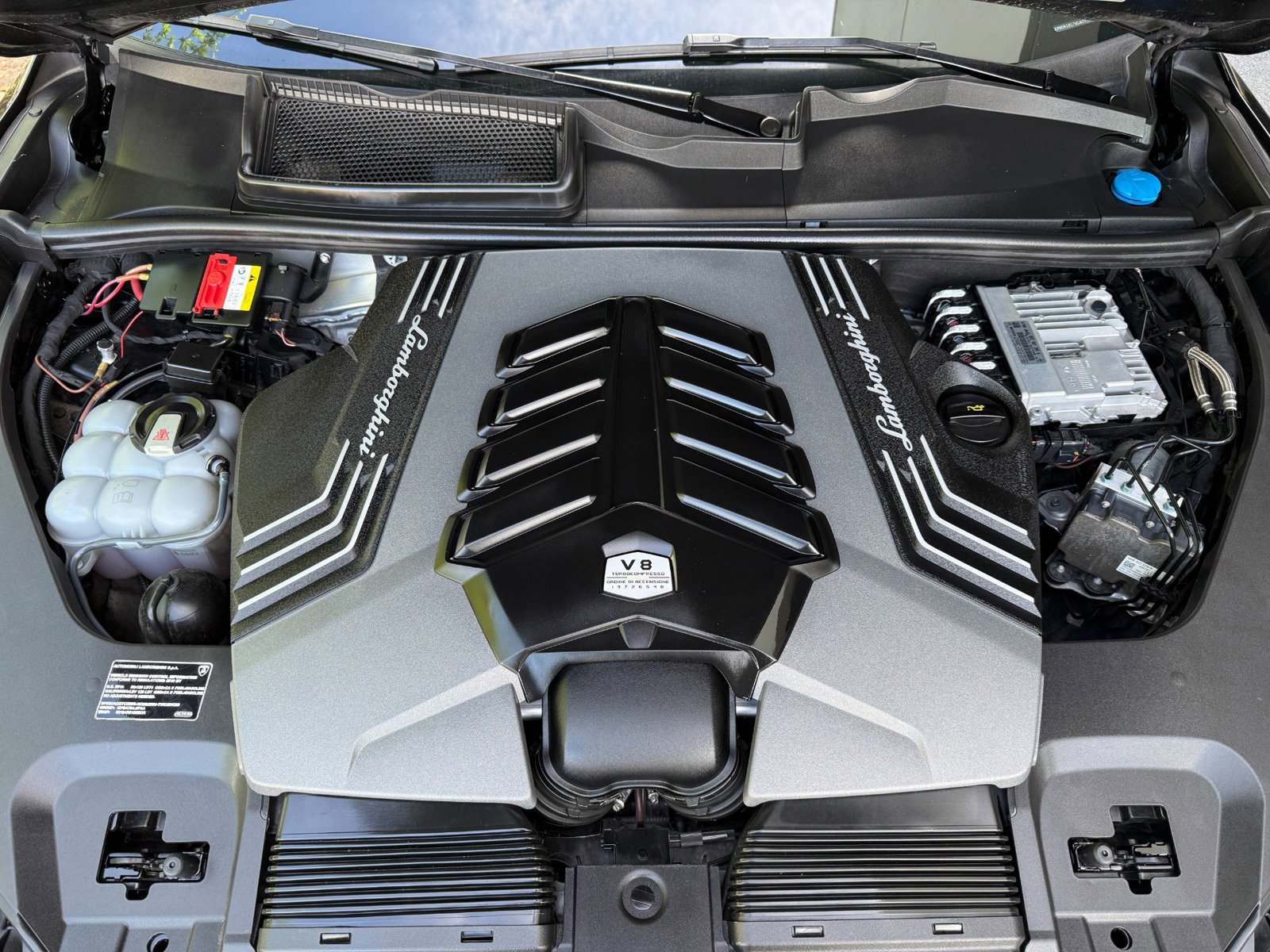 Used 2019 Lamborghini Urus AWD/4WD image 33