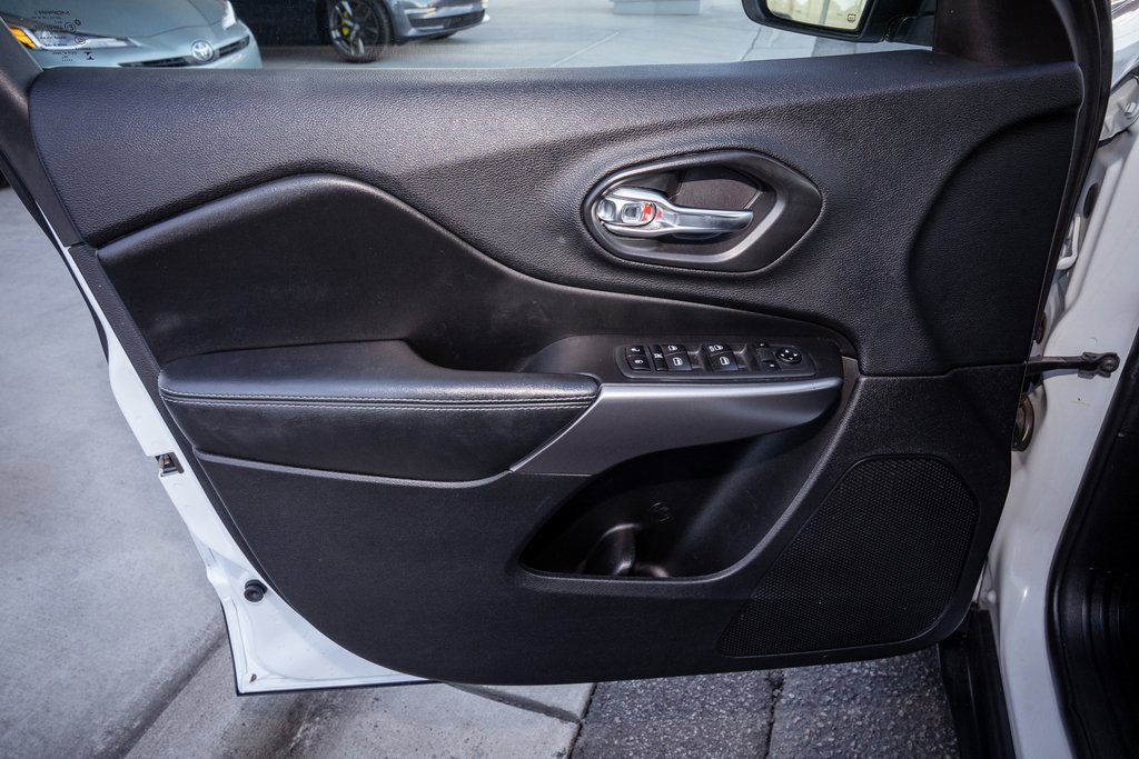 Used 2020 Jeep Cherokee Latitude image 12