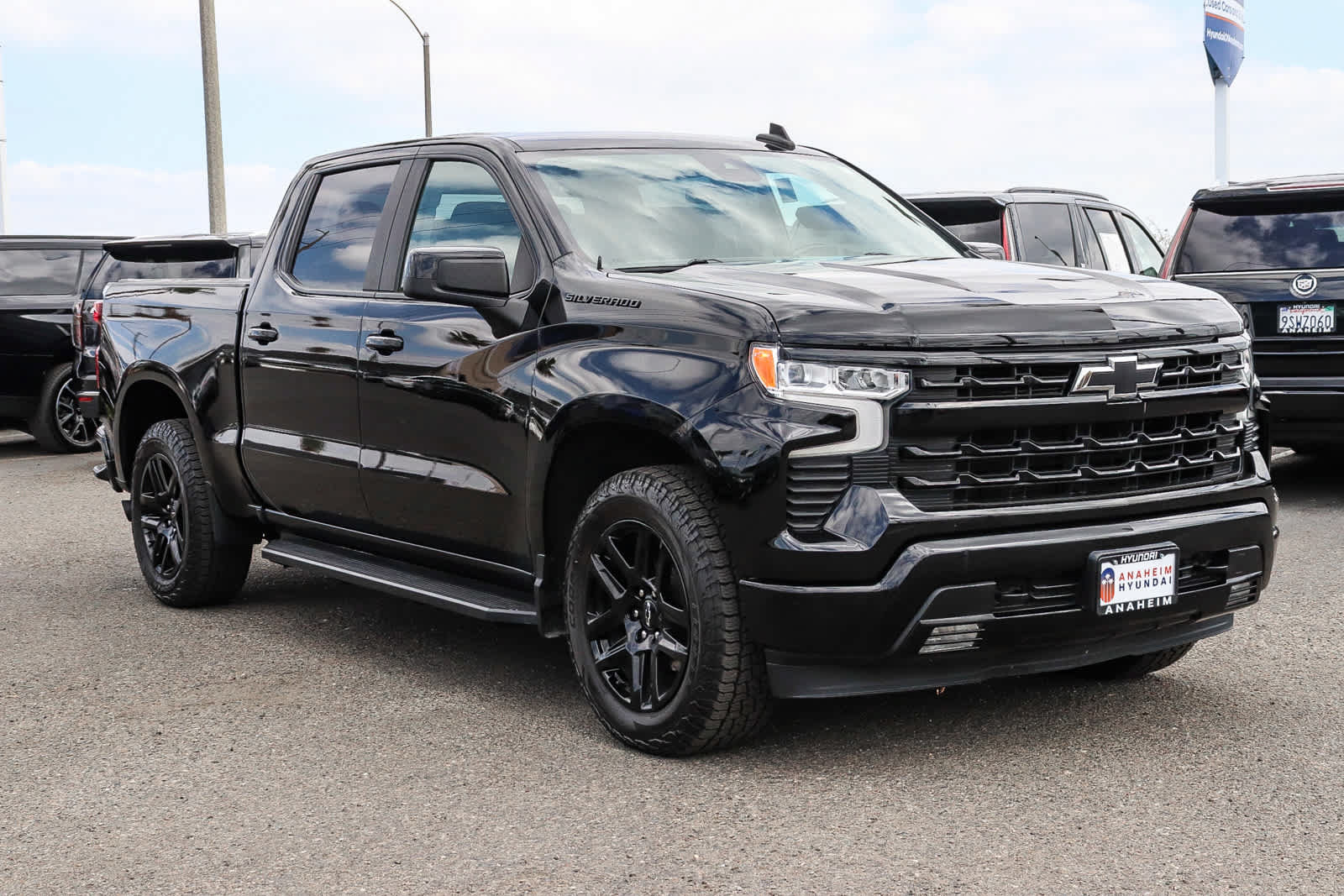 Used 2022 Chevrolet Silverado 1500 RST w/ LPO, Dark Essentials Package RWD image 3