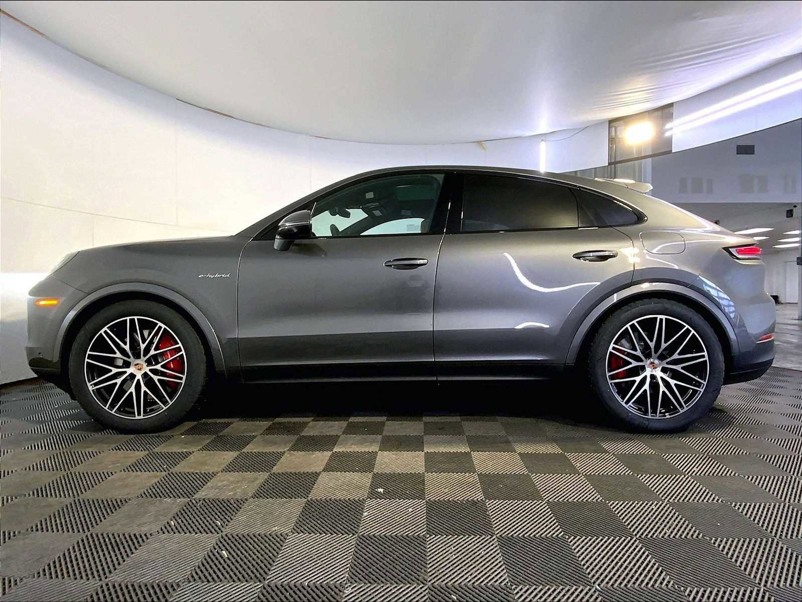 New 2026 Porsche Cayenne S image 2
