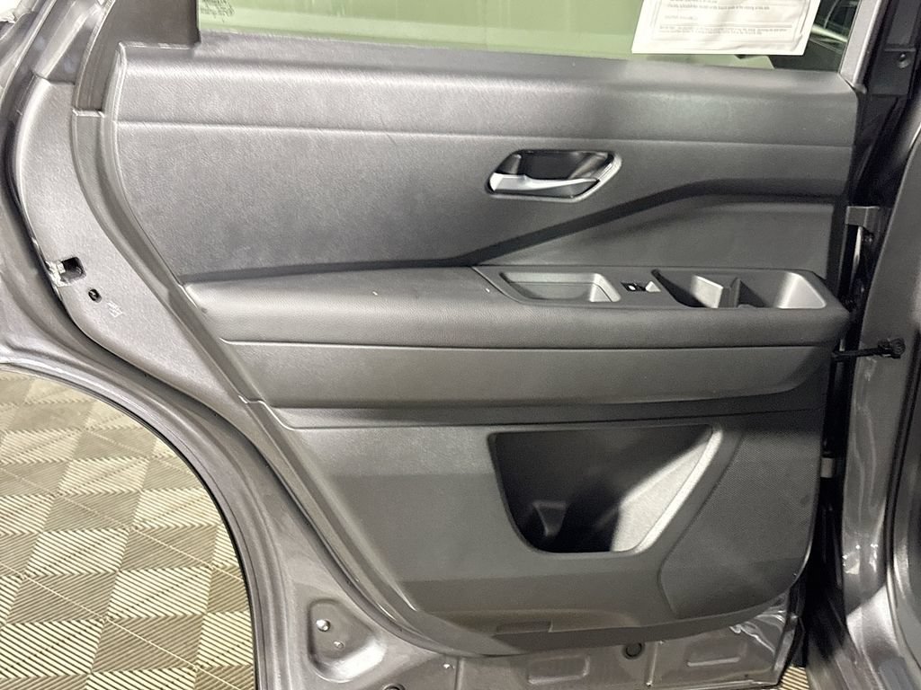 Used 2022 Nissan Pathfinder SV AWD/4WD image 18