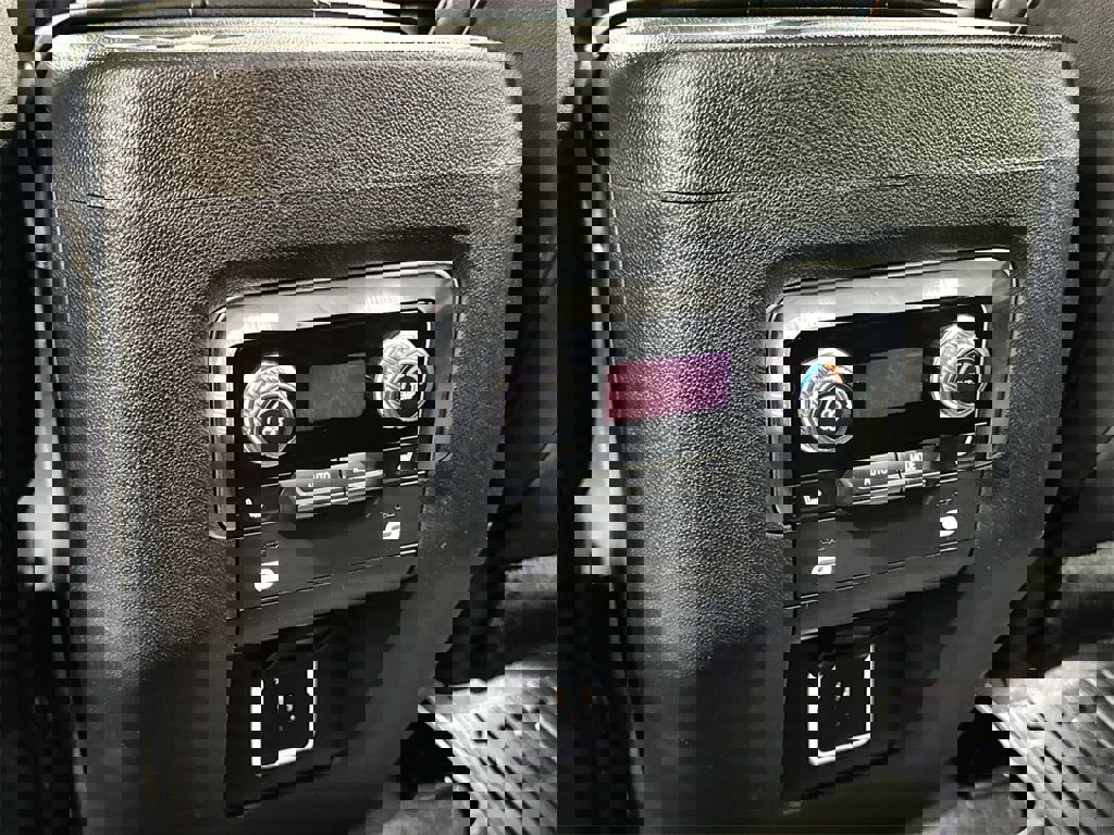 Used 2022 GMC Yukon XL AT4 image 29