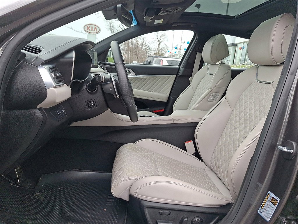 Used 2023 Genesis G70 3.3T w/ Sport Prestige Package image 14