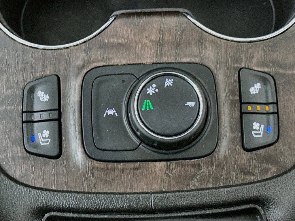 Used 2023 GMC Acadia Denali w/ Denali Ultimate Package FWD image 21