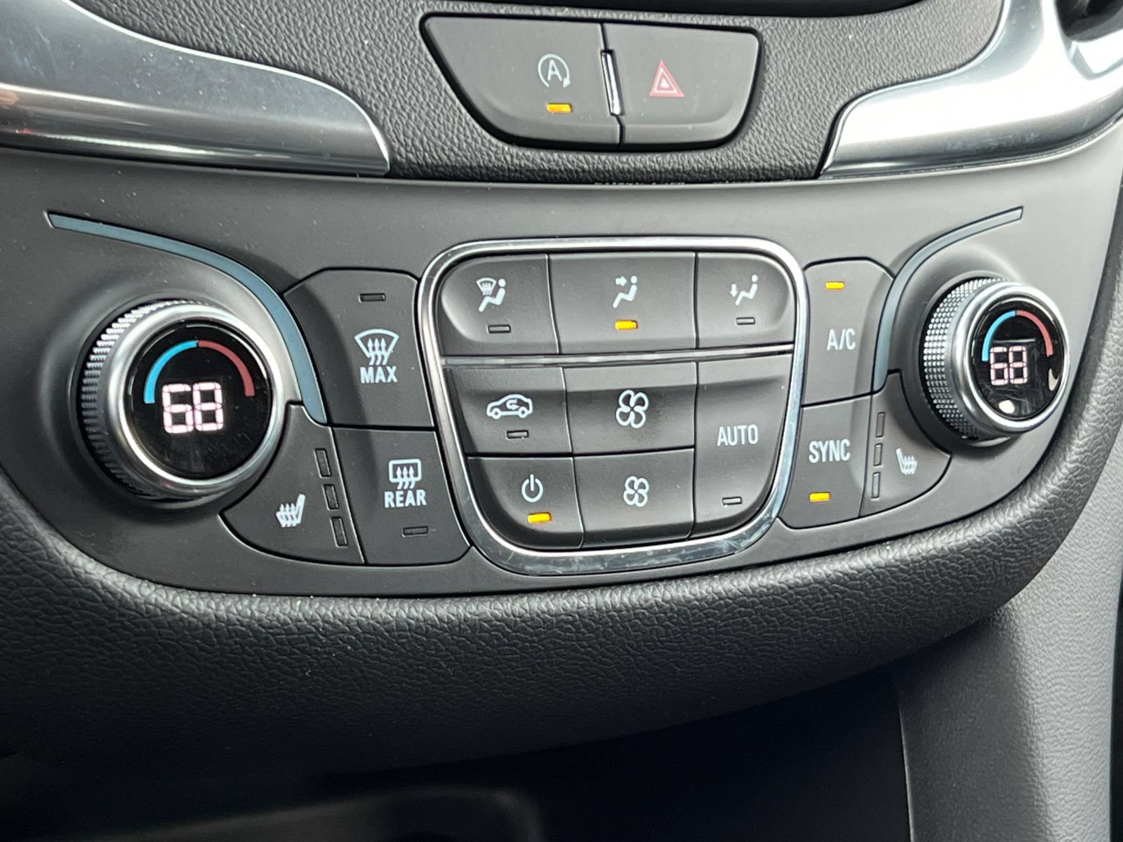 Used 2024 Chevrolet Equinox LT AWD/4WD image 24